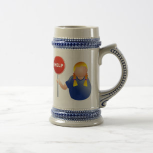 Frau, die ein Hilfszeichen hält Bierglas