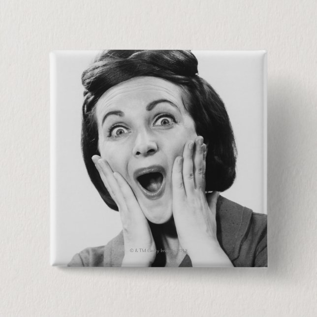 Frau, die Gesicht macht Button (Vorderseite)