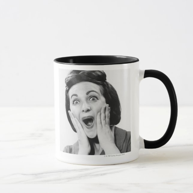 Frau, die Gesicht macht Tasse (Rechts)