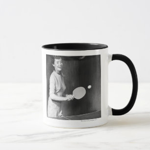 Frau, die Tischtennis spielt Tasse