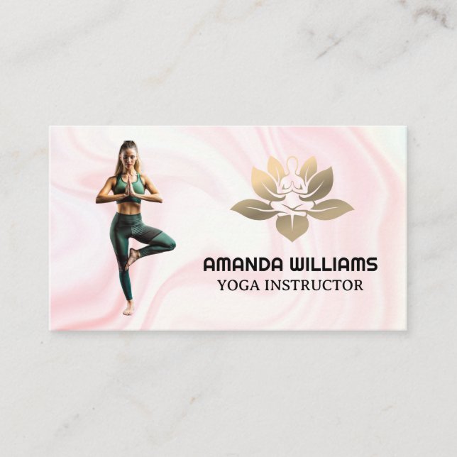 Frau, die Yoga-Pose macht Visitenkarte (Vorderseite)