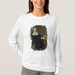 Frau durch einen Virginal T-Shirt