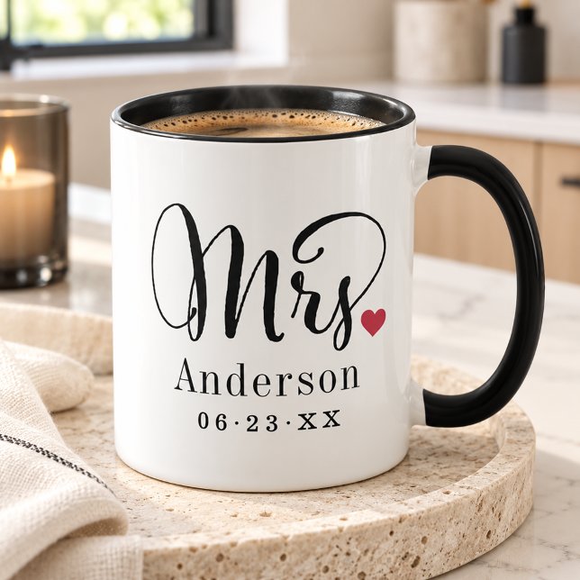 Frau Elegant Script Heart Custom Wedding Monogram Tasse (Von Creator hochgeladen)