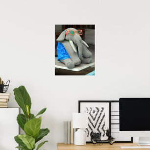 Frau Ella geht ins Schwimmbad Poster
