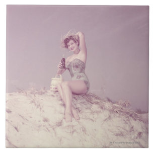 Frau entspannt sich am Strand Fliese