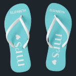 Frau Flip Flops Personalize Name und Farbe<br><div class="desc">Ein niedlicher Zusatz zu Ihrem Bestimmungsortstrand oder zu Poolsidehochzeit! Tanzen Sie die Nacht weg in diesen bequemer Zaum umdrehen Reinfälle. Beispielhintergrundfarbe ist- Tiffany, Aqua Blauklicken "besonders anfertigen es" zur Änderungsfarbe. Das Wort "Frau", ein weißes Herz und die Bräute nennen personalisiertes. Um des zusammenpassenden Bräutigams zu sehen Reinfälle umzudrehen bitte besichtigen...</div>