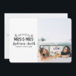 Frau & Frau Heiratsankündigung Feiertagskarte<br><div class="desc">Frau & Frau Weihnachts Hochzeitsankündigung Fotokarte. Mit dieser Hochzeitsankündigung und Weihnachten- / Urlaubskarte geben Sie Ihre fröhlichen Neuigkeiten stilvoll bekannt. Ändern Sie die Hintergrundfarbe in den Anzug Ihres Fotos. Teil einer Sammlung.</div>