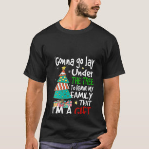 Frau Gonna liegt unter dem Baum, um mein fa zu eri T-Shirt