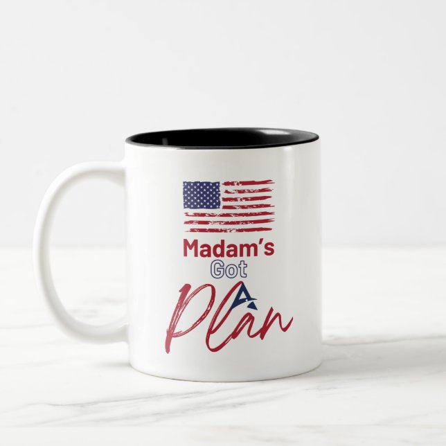 Frau Got einen Plan Patriotic Zweifarbige Tasse (Links)