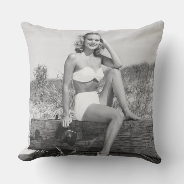 Frau im Bikini Kissen (Vorderseite)