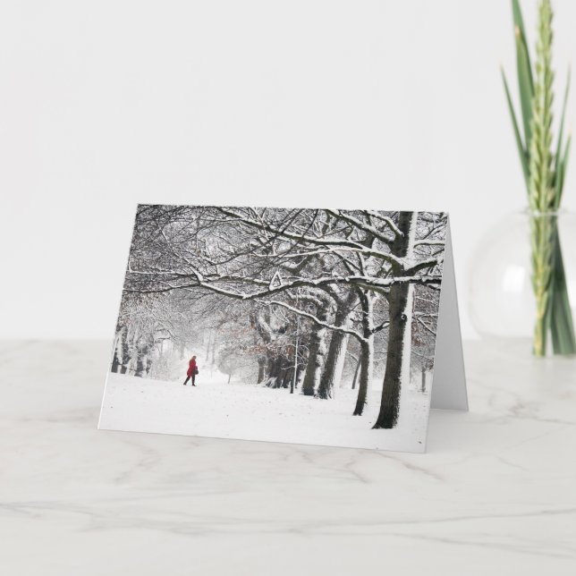 Frau im roten Mantel Feiertagskarte (Vorderseite)