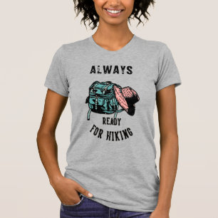 Frau immer bereit für Wanderrucksack-Trailhut  T-Shirt