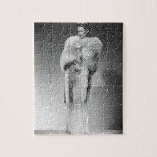 Frau in Abends-Kleid 2