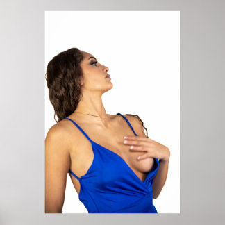 Frau in blauen Kleid, die Selbstvertrauen ausstrah Poster