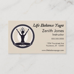 Frau in der Yoga-Instruktorin für Half-Lotus Visitenkarte
