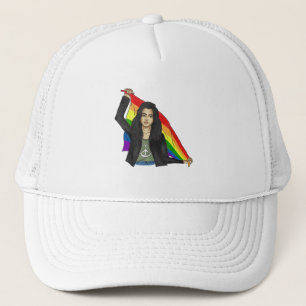 Frau in einem Peace-T-Shirt mit einer Regenbogenfl Truckerkappe