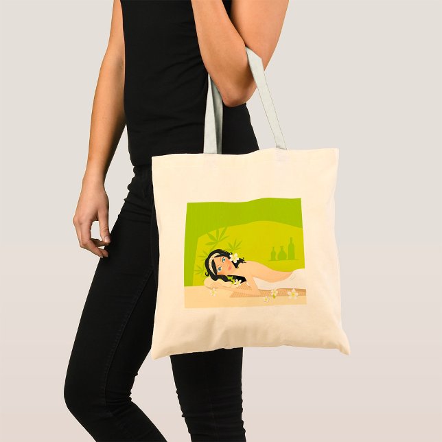 Frau in einer Wellness-Center-Tote-Tasche Tragetasche (Von Creator hochgeladen)