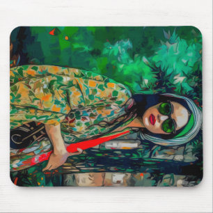 Frau in grüner Sonnenbrille Mousepad