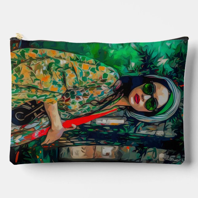 Frau in grüner Sonnenbrille Zubehörtasche (Vorderseite)