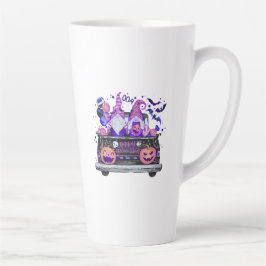 Frau in Halloween-Gnomen Pickup Milchtasse