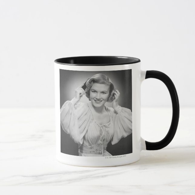 Frau in Kleid 2 Tasse (Rechts)