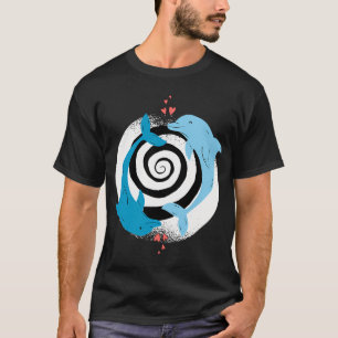 Frau in Nageltasche. T-Shirt