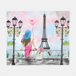 Frau in Paris Fleece Blanket mit Eiffelturm