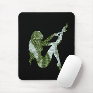 Frau in Schlangenhaut-Silhouette Mousepad