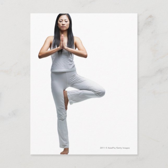Frau in Yogastellung stehend Postkarte (Vorderseite)
