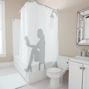 Frau liest Badezimmer Schatten Silhouette dahinter Duschvorhang