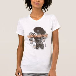 Frau mit Afro & Leopard-T - Shirt