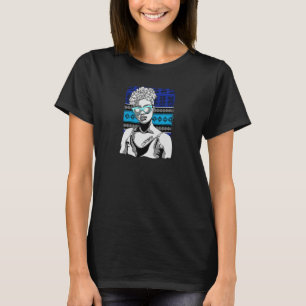 Frau mit Afrobeat Tattoo T-Shirt