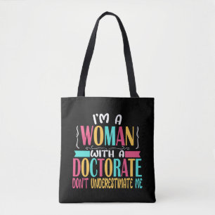 Frau mit Doktorgrad Doktortitel Abschluss 2023 Tasche