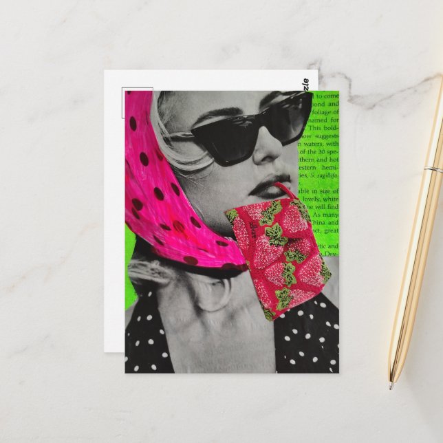 Frau mit Erdbeertasche Surrealer Collage Postkarte (Vorderseite/Rückseite Beispiel)