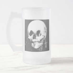 Frau mit Halloween-Reflektion im Spiegel Mattglas Bierglas