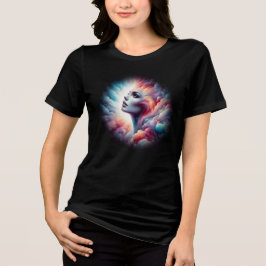 Frau mit kosmischem Aurahaar Tri-Blend Shirt