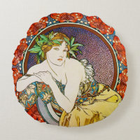 Frau mit Mohnblüte, Alphonse Mucha Throw Kissen