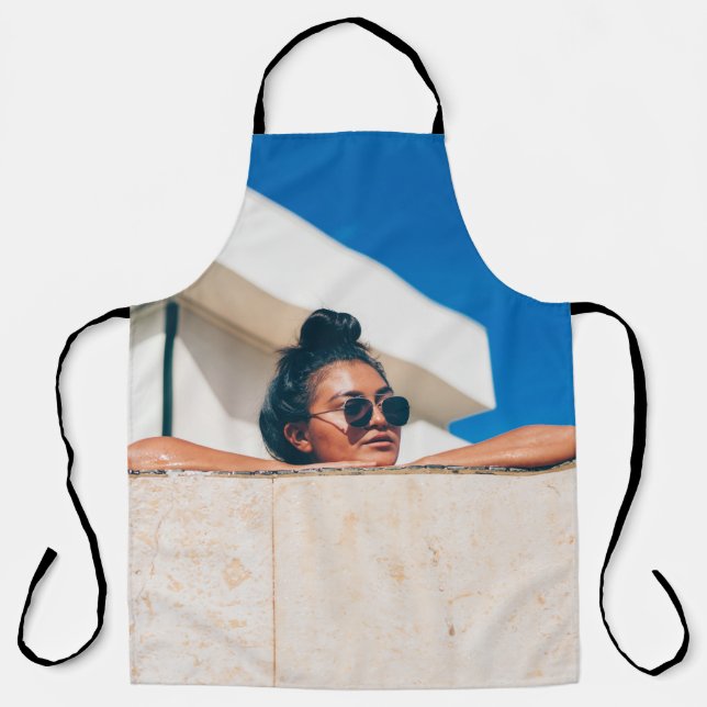 Frau mit schwarzer Sonnenbrille Schürze (Vorderseite)