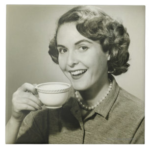 Frau mit Tassen Fliese