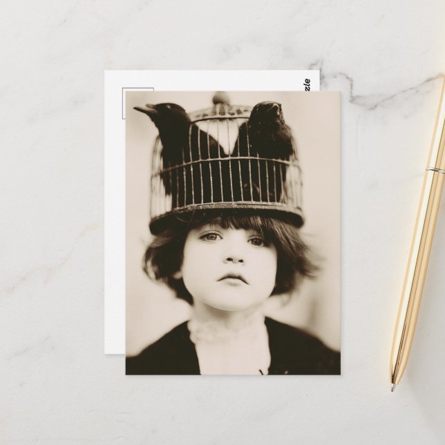 Frau mit Vogelkäfighut Postkarte (Vorderseite/Rückseite Beispiel)