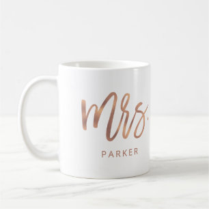 Frau   modernes Rosen-Goldskript und letzter Name Kaffeetasse