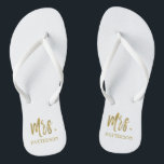 Frau Nachname Flip Flops mit Gold Foil<br><div class="desc">Frau Nachname Flip Flops mit Gold Foil Typografie. Die Flip Flops können mit Mr. Silver Flip Flops gepaart werden.</div>