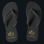 Frau Nachname Flip Flops mit Gold Foil<br><div class="desc">Frau Nachname Flip Flops mit Gold Foil Typografie. Die Flip Flops können mit Mr. Silver Flip Flops gepaart werden.</div>