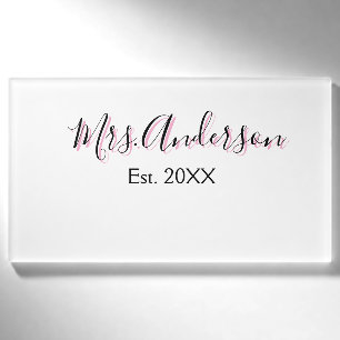 Frau Name Nachname schwarz pink Jahr modern  Namenschild