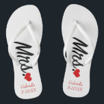 Frau Personalisiert mit Name & Date Flip Flops<br><div class="desc">Diese Flip-Flops können in jede beliebige Hintergrundfarbe geändert werden, die zazzle anbietet. Sie haben das Wort "Mrs." in der Schrift den dreh gedreht. Sie können die Flip Flops mit Ihrem Namen und einem besonderen Datum für das Treffen oder Hochzeit. Karo aus den vielen Brautdesigns, die wir in unserem Laden haben....</div>