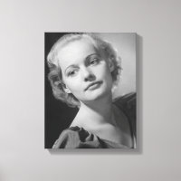 Frau posiert 2
