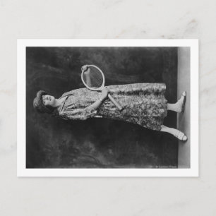 Frau Posing mit Tennis Racket Fotografie Postkarte