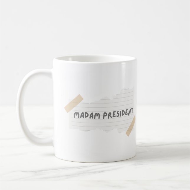 Frau Präsidentin Tasse (Links)