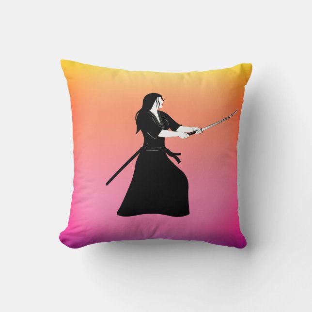 Frau Samurai Warrior mit Schwert Kissen (Vorderseite)