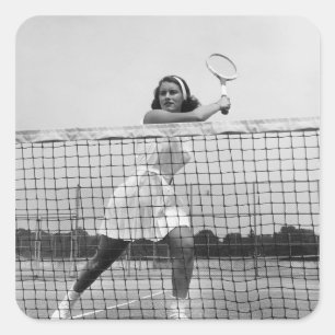 Frau spielt Tennis Quadratischer Aufkleber